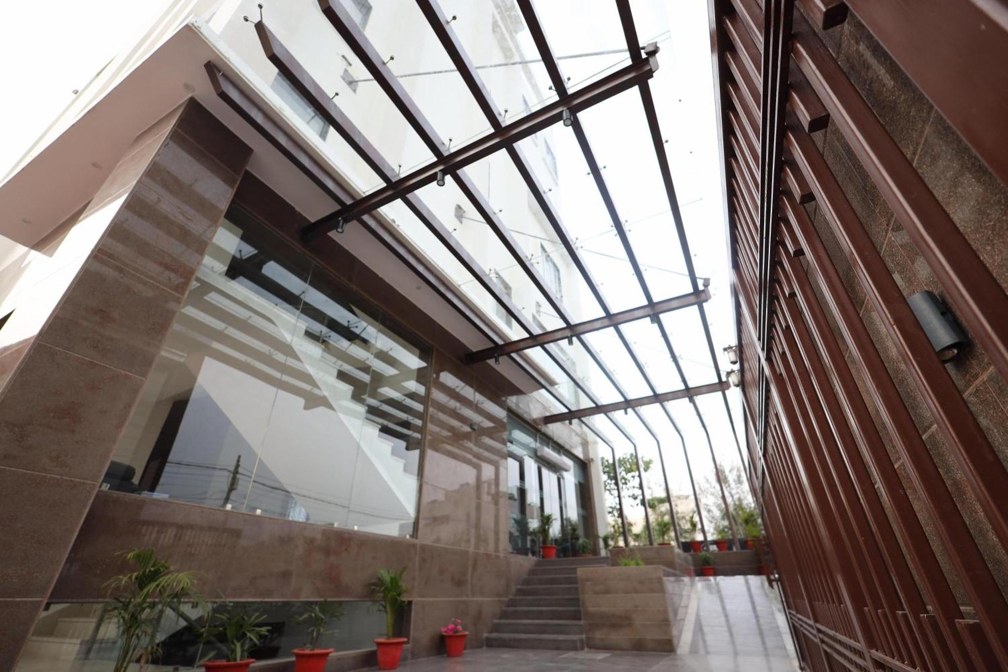 Hotel The Royal Legacy Lucknow Exterior foto