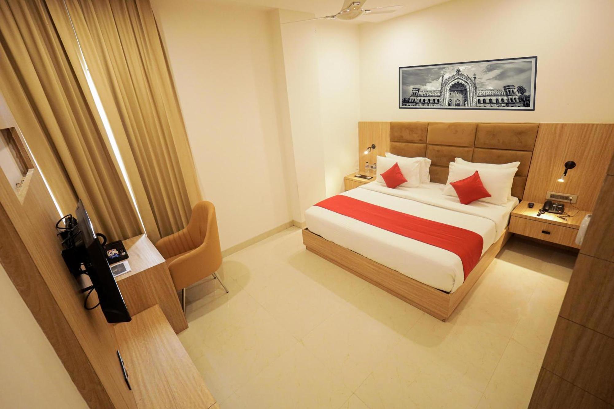 Hotel The Royal Legacy Lucknow Exterior foto