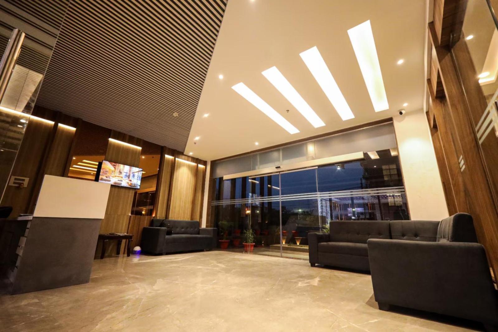 Hotel The Royal Legacy Lucknow Exterior foto