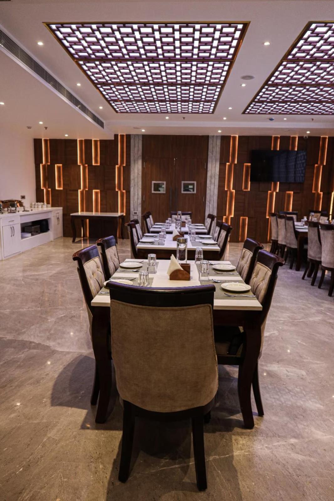 Hotel The Royal Legacy Lucknow Exterior foto