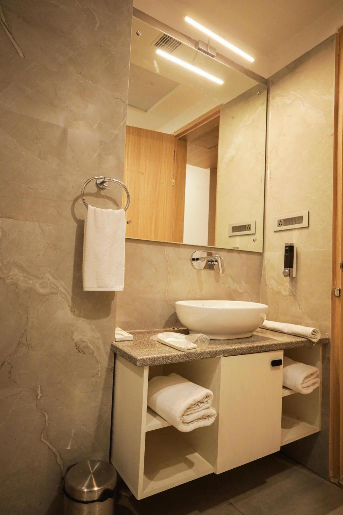 Hotel The Royal Legacy Lucknow Exterior foto